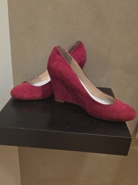Jessica Simpson Red Suede Wedge Pumps